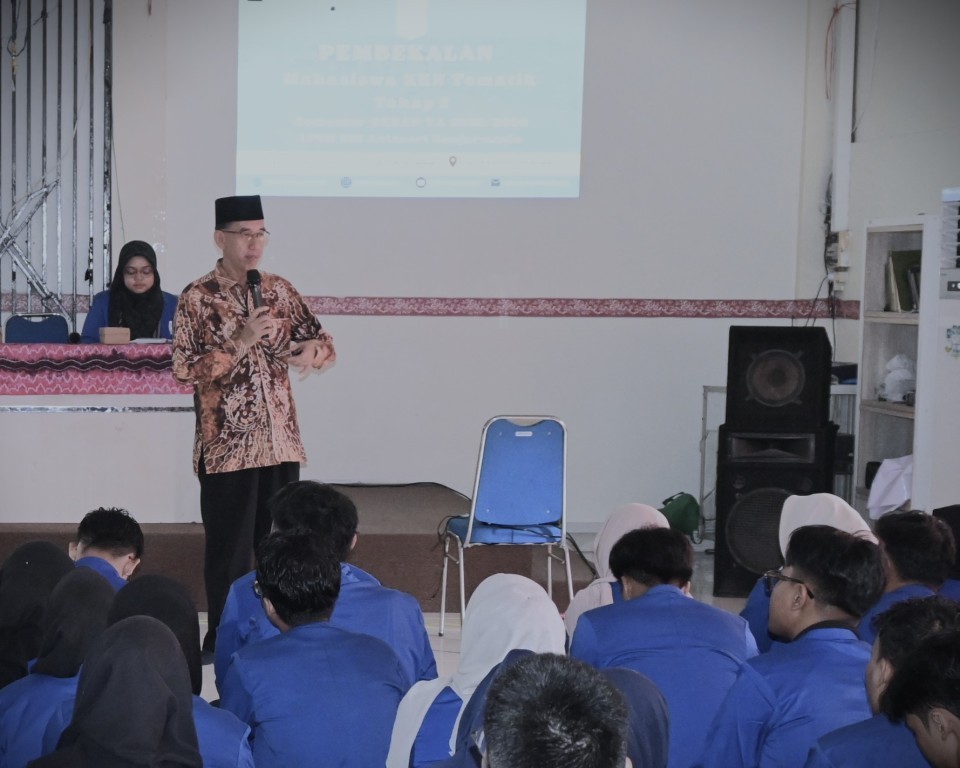 Dr. H. Hasni Noor, M.Ag. saat menyampaikan materi (Foto:Humas/Jamal Ripani)