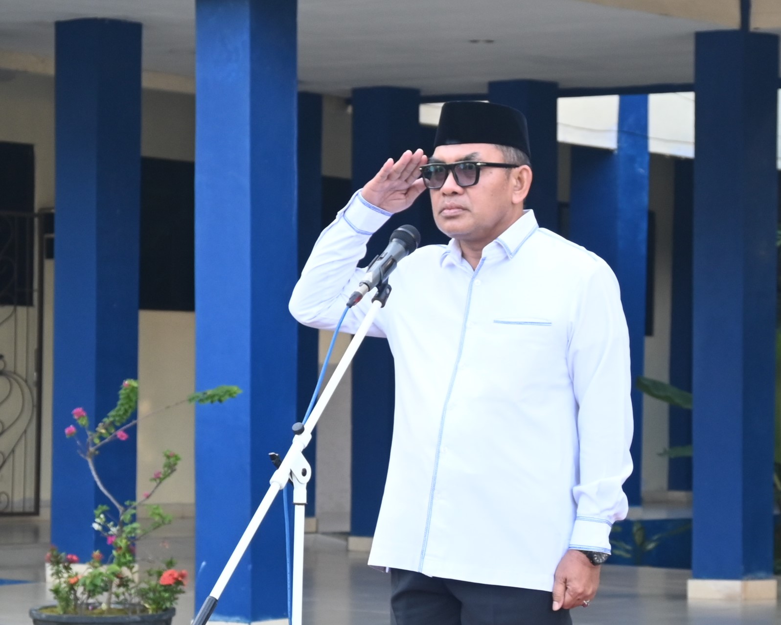 Dr. H. Zainal Ilmi, M.Pd. saat menjadi pembina apel, 20 April 2026 (Foto:Humas/Jamal Ripani)