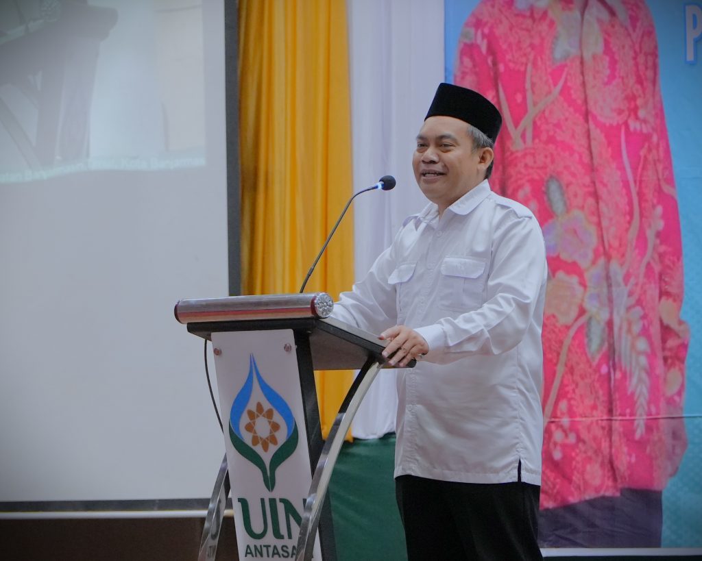 Dr. H. Zaki Mubarak, M.Si., M.Fin. saat memberikan sambutan (Foto:Humas/Rudy HR)