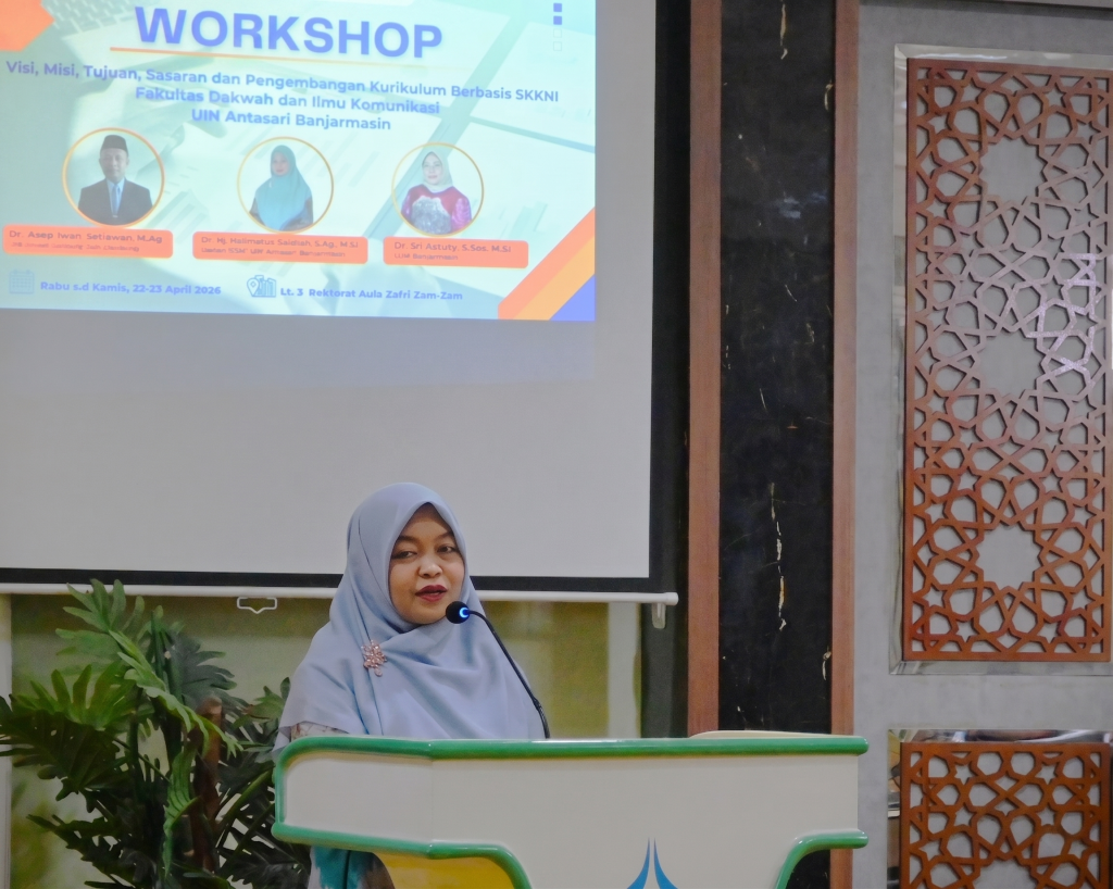 Dr. Hj. Halimatus Sakdiah, M.Si. saat memberikan sambutan (Foto:Humas/Jamal Ripani)