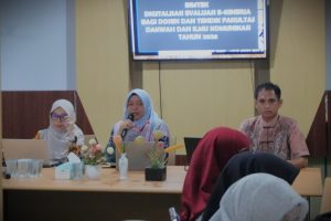 Dr. Hj. Halimatus Sakdiah, M.Si. saat membuka Bimtek (Foto:Humas/Rahmi Hartati) Dr. Hj. Halimatus Sakdiah, M.Si. saat membuka Bimtek (Foto:Humas/Rahmi Hartati)