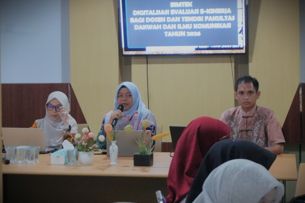 Dr. Hj. Halimatus Sakdiah, M.Si. saat membuka Bimtek (Foto:Humas/Rahmi Hartati)