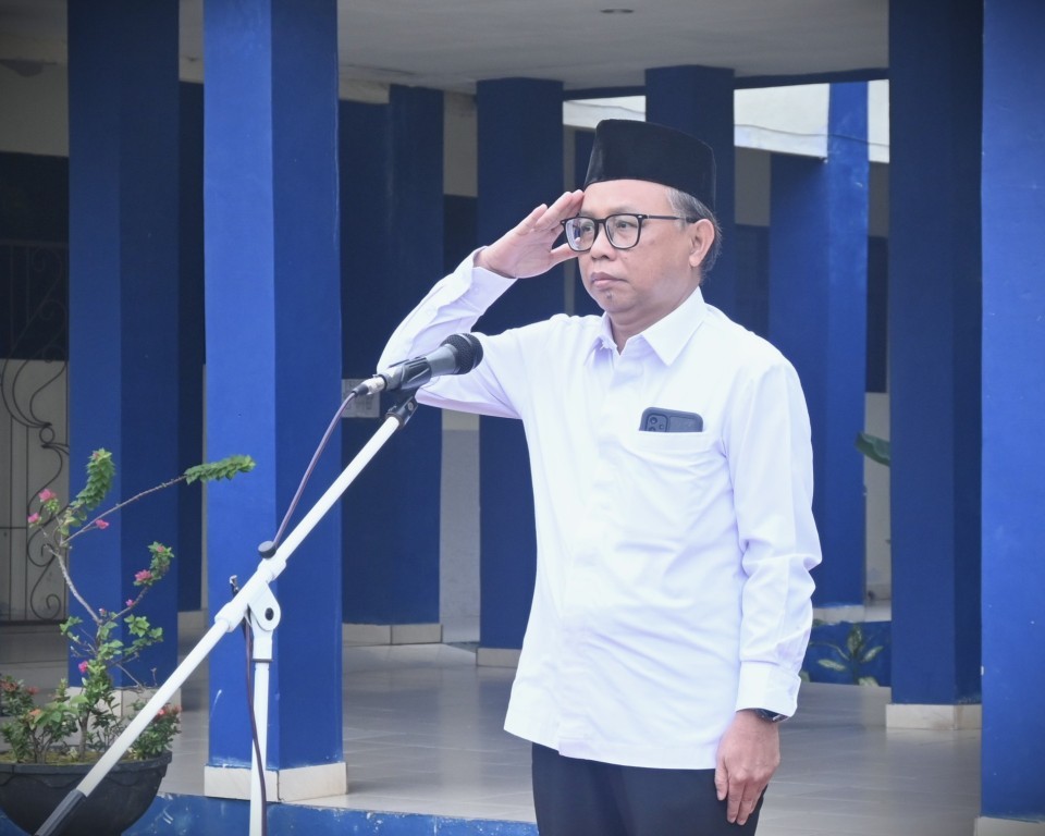 Dr. Irfan Noor, M.Hum. saat menjadi pembina apel, 13 April 2026 (Foto:Humas/Jamal Ripani)