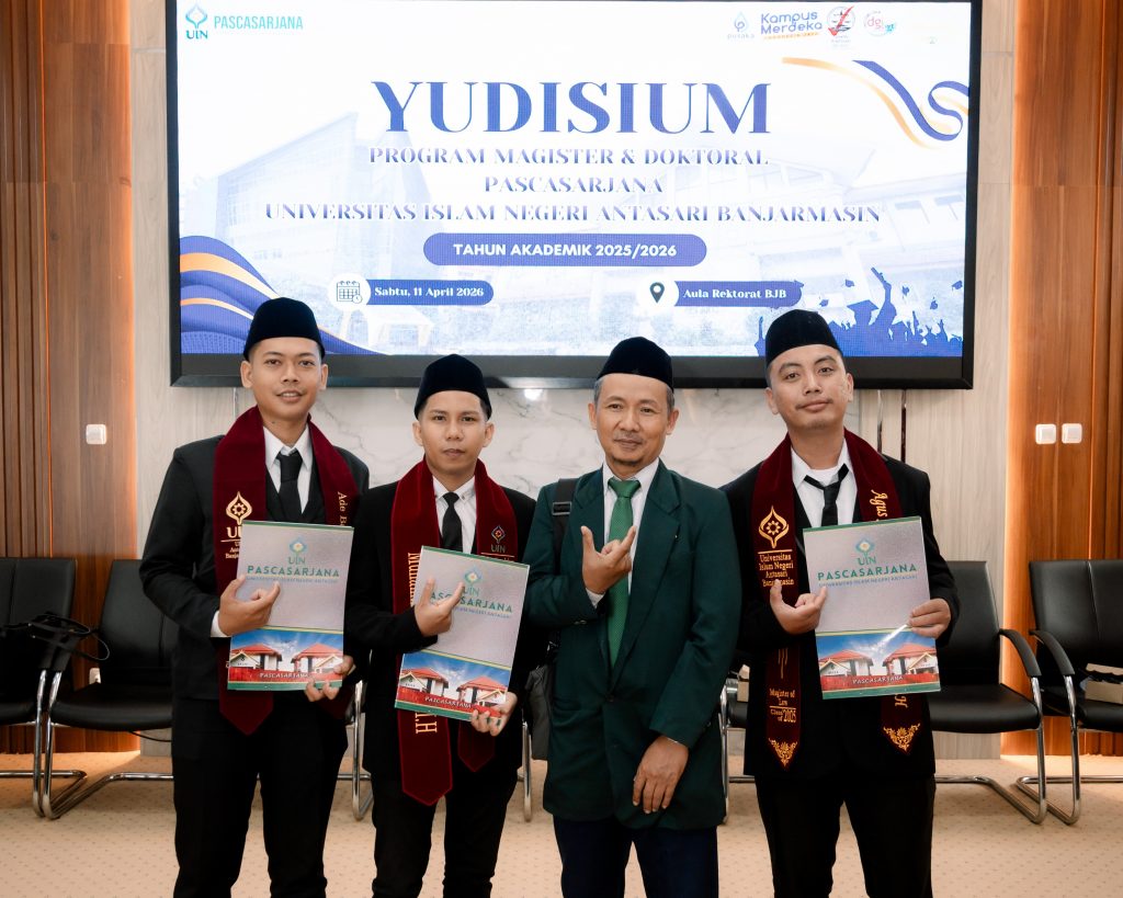 Foto bersama lulusan S-2 HES (Foto:Panitia)