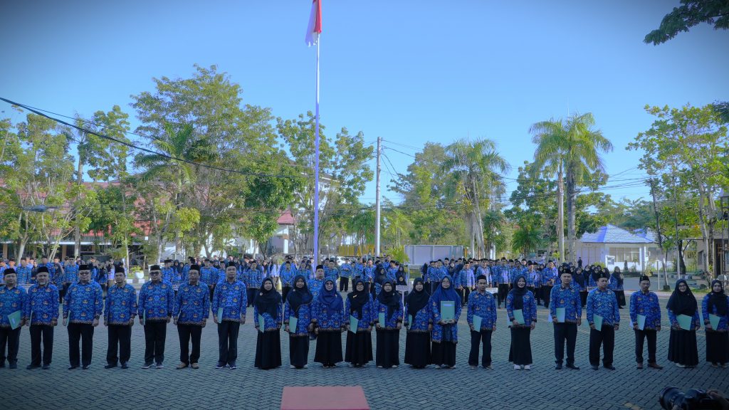 Foto bersama para penerima SK (Foto:Humas)
