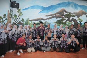 Foto bersama usai acara (Foto:Tim Arsiparis) Foto bersama usai acara (Foto:Tim Arsiparis)