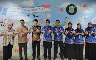 Foto bersama usai pertemuan.