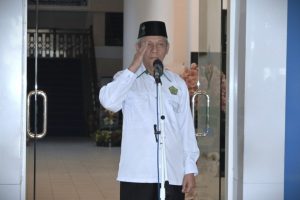 Karo Dr. H. Ridwansyah, M.Si. saat menjadi pembina Apel Senin (Foto:Humas/Jamal Ripani)