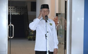 Karo Dr. H. Ridwansyah, M.Si. saat menjadi pembina Apel Senin (Foto:Humas/Jamal Ripani)