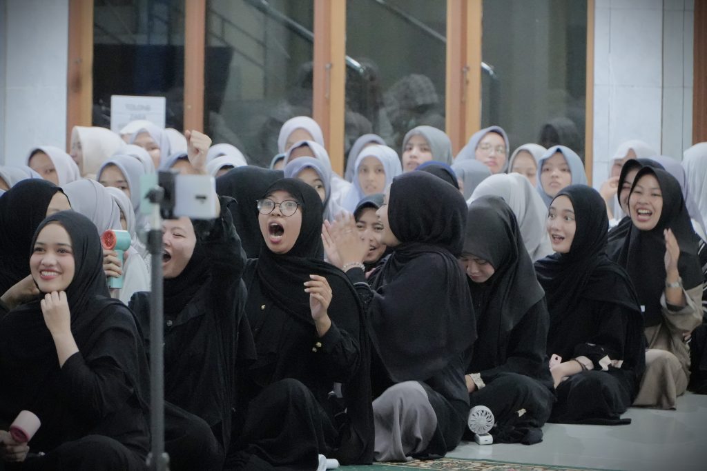 Mahasantriwati asrama 3 saat terkejut tidak ada yang tidak lulus (Foto:Humas)