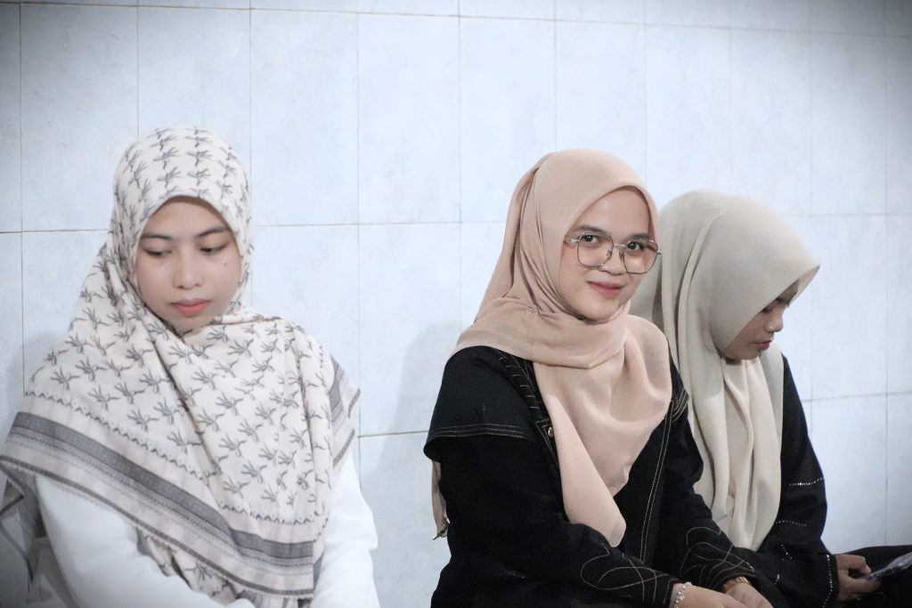 Panitia saat menghadiri acara penutupan (Foto:Humas)