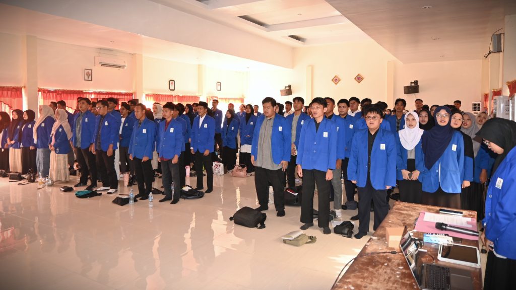 Para mahasiswa saat mengikuti pembukaan (Foto:Humas/Jamal Ripani)