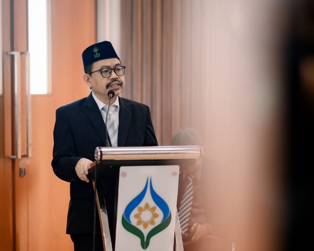 Prof. Dr. H. Mujiburrahman, M.A. saat memberikan sambutan (Foto:Panitia)
