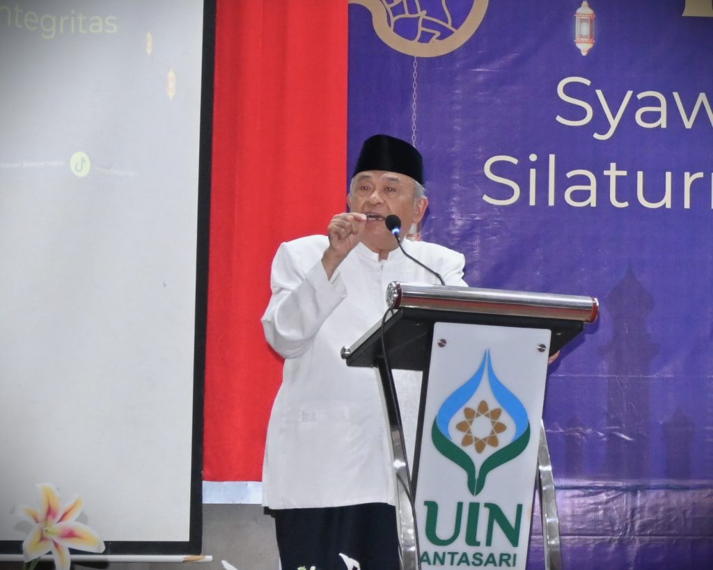 Prof. Dr. K.H. Abdul Hafiz Anshary AZ., M.A. saat memberikan tausiah (Foto:Humas/Jamal Ripani)