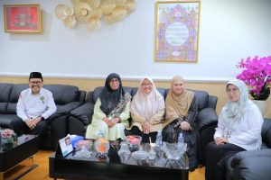 Silaturahmi Sekretaris LBM PBNU dengan Rektor UIN Antasari (Foto Humas)