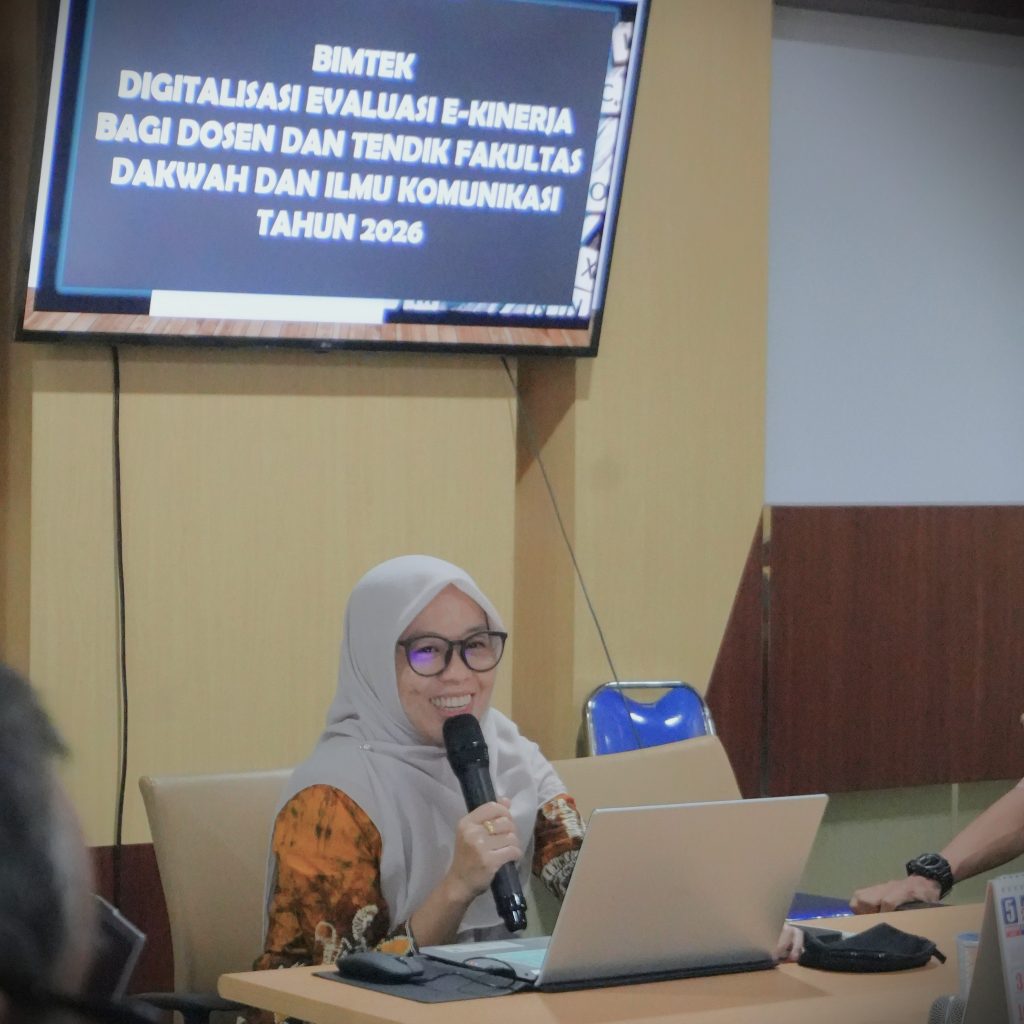 Siti Elfa Fakhriyah, S.Th.I.. saat memberikan materi (Foto:Humas/Rahmi Hartati)
