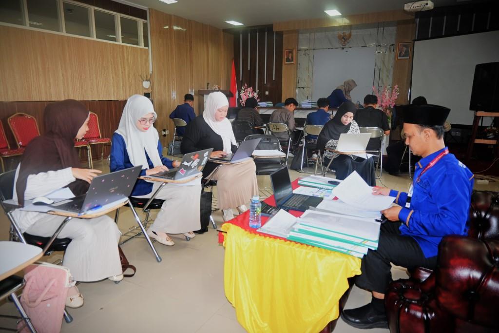 Suasana uji kompetensi pengelola zakat (Foto:Humas/Jamal Ripani)