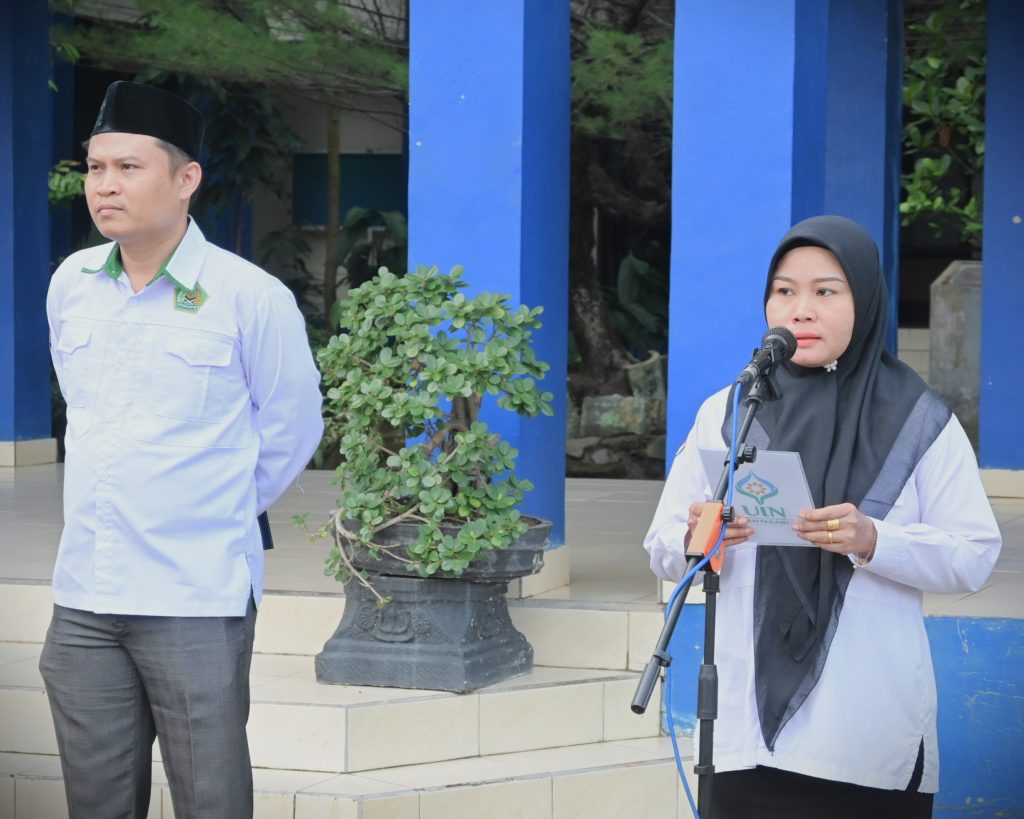 Tim UPT Perpustakaan saat menjadi petugas apel (Foto:Humas/Jamal Ripani)