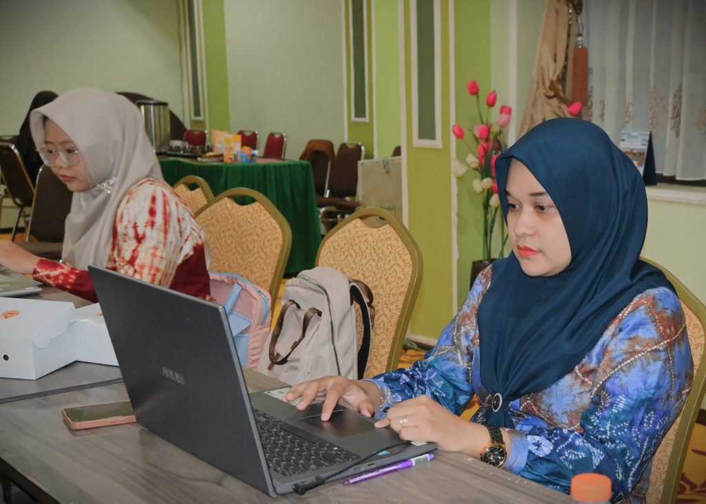 Azkia Maulida, M.Pd. saat mengikuti lokakarya (Foto:Humas/Jamal Ripani)