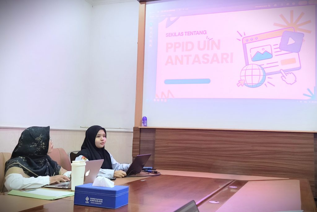 Baiti Rahmi, S.Kom. saat menyampaikan kondisi terkini PPID UIN Antasari (Foto:Humas)
