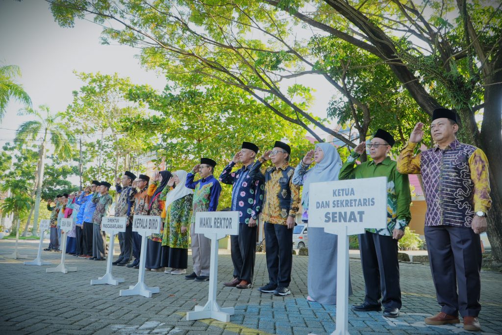 Barisan Senar, Wakil Rektor, Karo, Direktur Pascasarjana, Dekan, dan Guru Besar (Foto:Humas/Fajrianor)