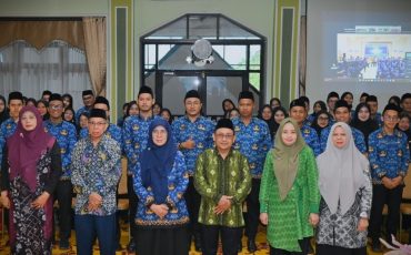 Foto bersama dengan jajaran pimpinan (Foto:Humas/Jamal Ripani)