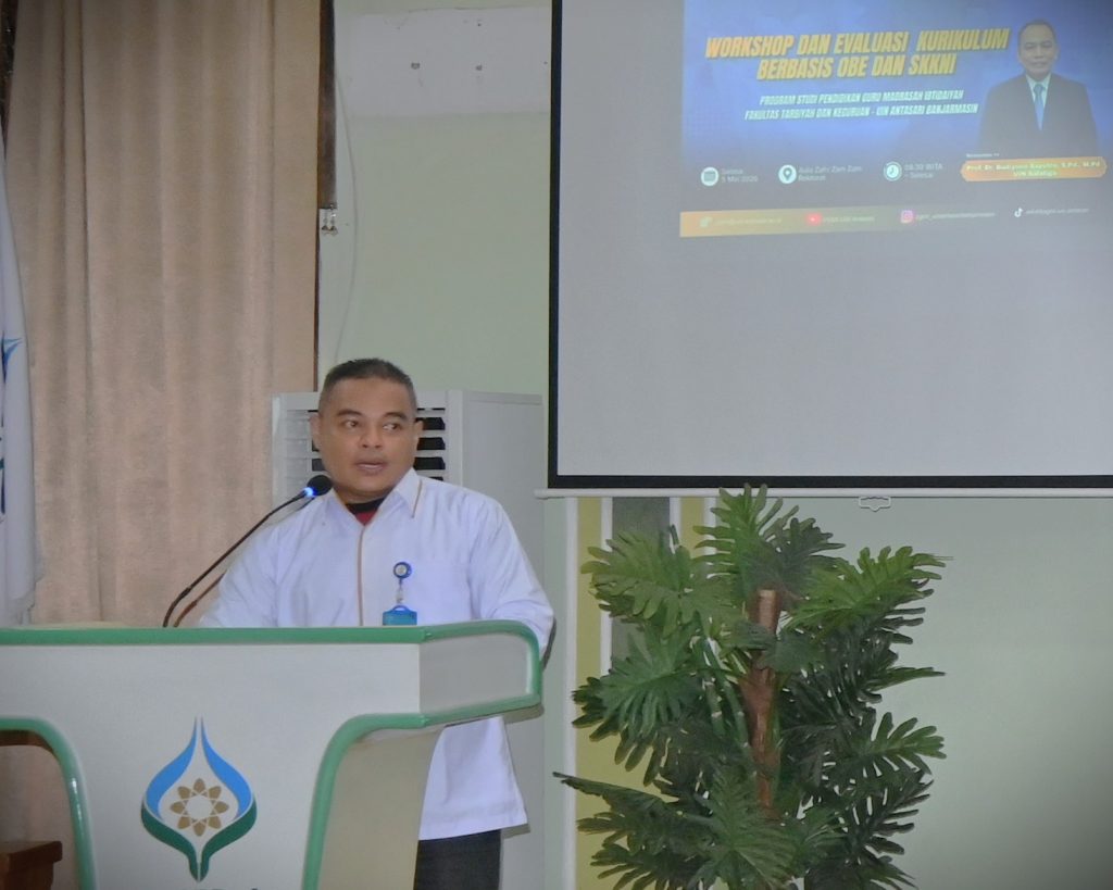 Dr. H. Ahmad Salabi, S.Ag., M.Pd. saat membuka acara (Foto:Humas/Jamal Ripani)