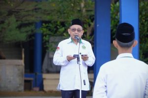 Dr. Muhdi, M.Ag. saat menjadi pembina apel, 11 Mei 2026 (Foto:Humas/Neco EP)