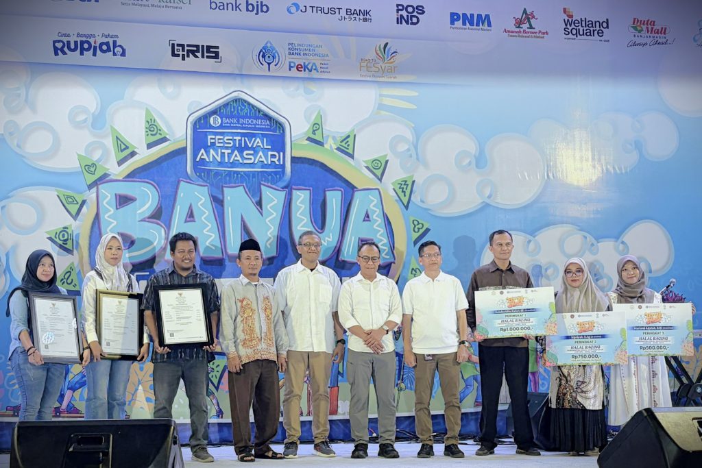 Foto bersama para pemenang.
