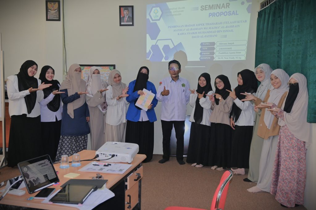 Foto bersama usai Seminar Proposal (Foto:Humas/Jamal Ripani)