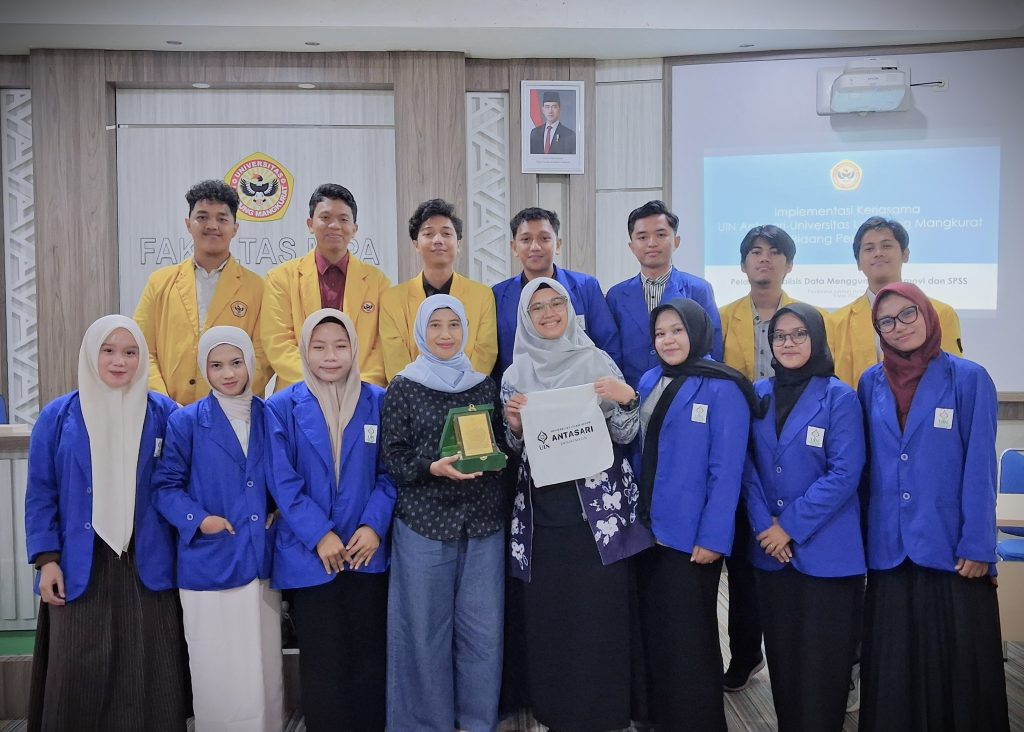 Foto bersama usai acara.