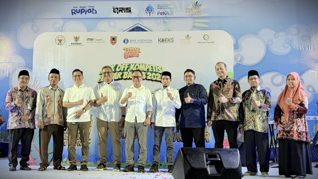 Foto bersama usai pembukaan acara.