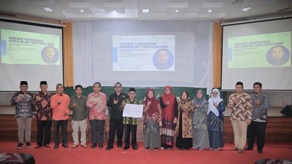 Foto bersama usai penandatanganan Peneguhan Komitmen Bersama (Foto:Humas/Jamal Ripani)