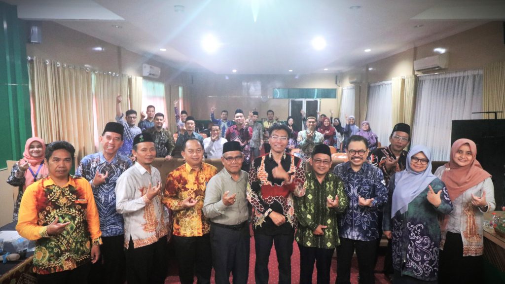 Foto bersama usai penutupan.