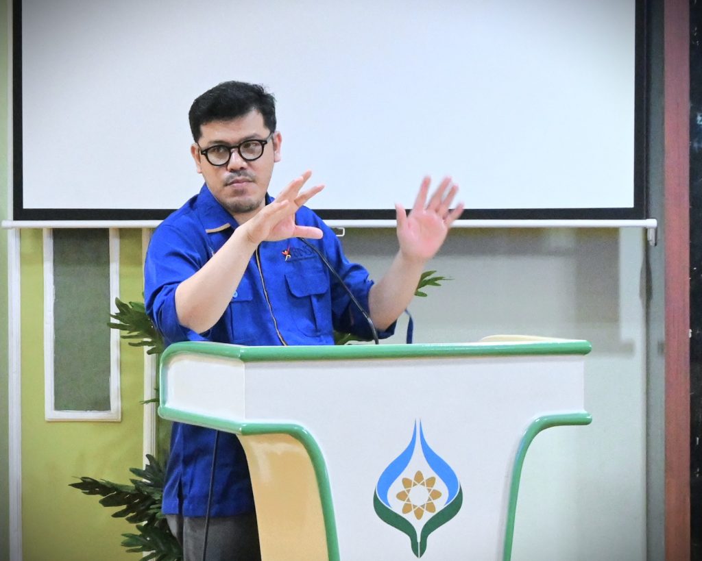 Imadduddin Farhani, M.A., M.Kes. saat menyampaikan laporan (Foto:Humas/Jamal Ripani)