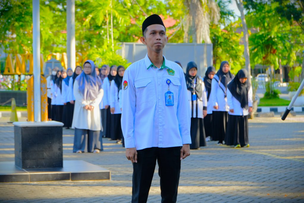 Mahyudin, S.I.Pust. saat memimpin apel (Foto:Humas/Neco EP)
