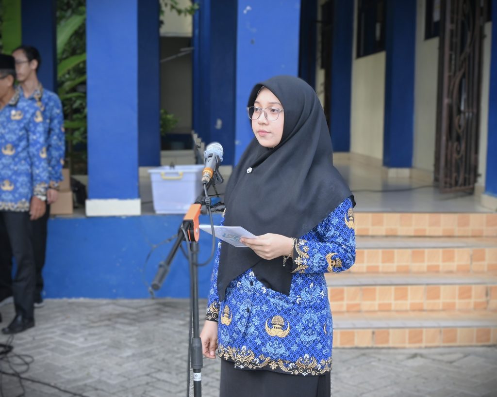Mareta Damayanti, S.Ak. saat bertugas menjadi pembawa acara (Foto:Humas/Jamal Ripani)