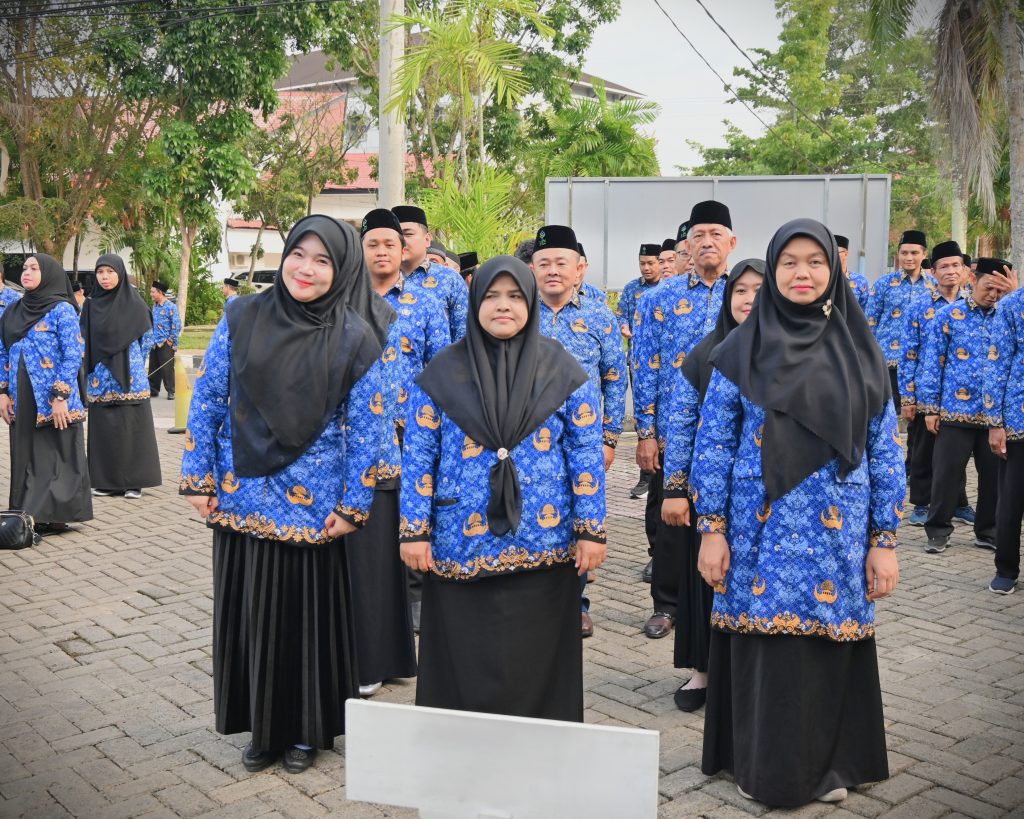 Para ASN saat ceria mengikuti upacara (Foto:Humas/Jamal Ripani)