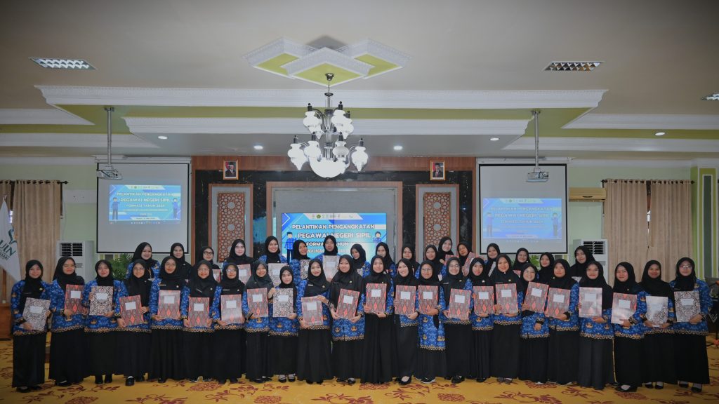 Para PNS perempuan Formasi 2024 saat berfoto bersama (Foto:Humas/Jamal Ripani)