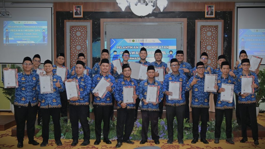 Para PNS pria Formasi 2024 saat berfoto bersama (Foto:Humas/Jamal Ripani)