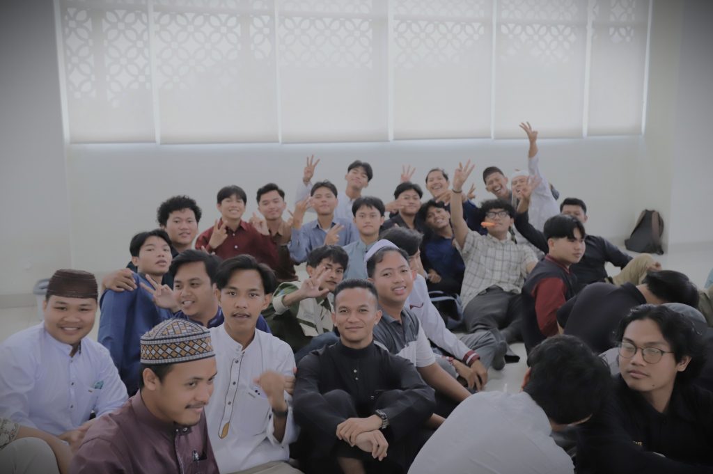 Para mahasantri saat ceria mengikuti acara (Foto:Humas/Fajrianor)