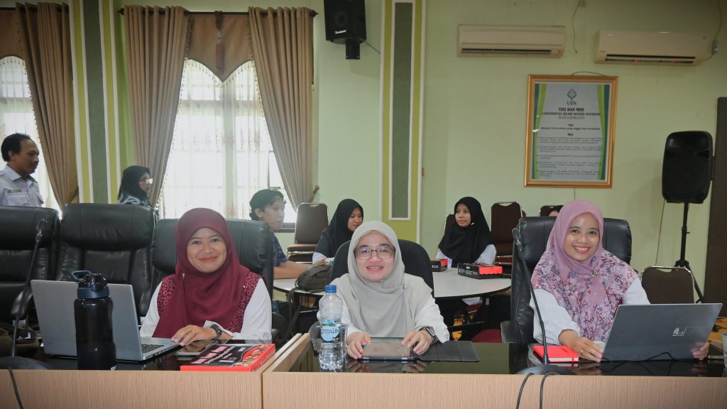 Para peserta saat ceria mengikuti acara (Foto:Humas/Jamal Ripani)
