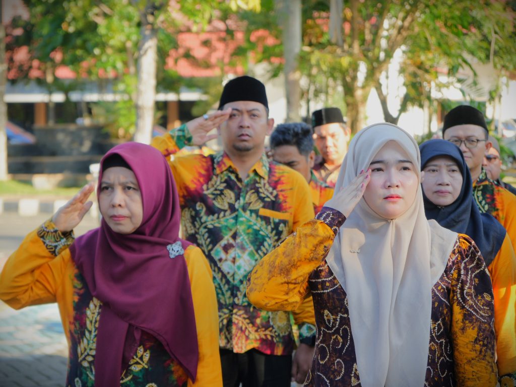 Para peserta saat mengikuti upacara (Foto:Humas)