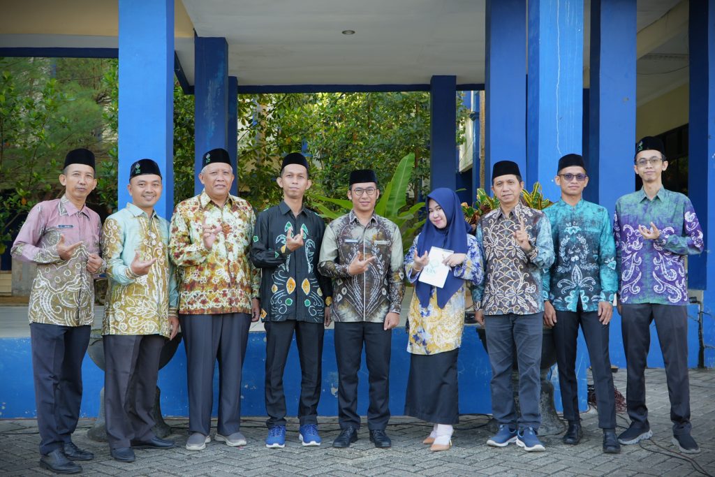 Para petugas saat berfoto bersama usai upacara (Foto:Humas/Fajrianor)