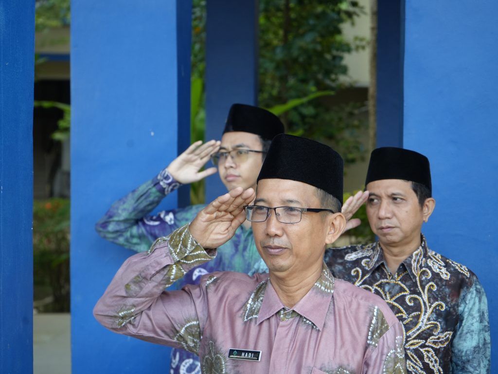 Para petugas multimedia saat mengikuti upacara (Foto:Humas)