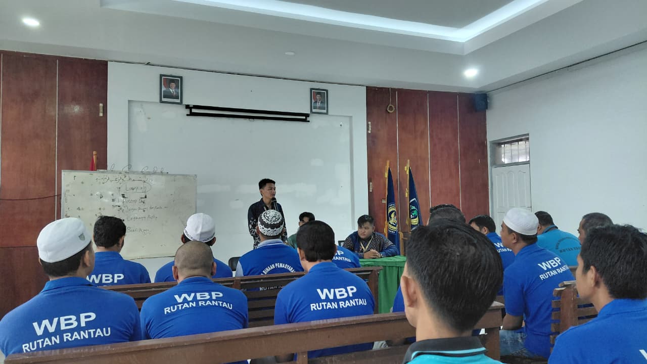 Para warga binaan saat mengikuti pembinaan.