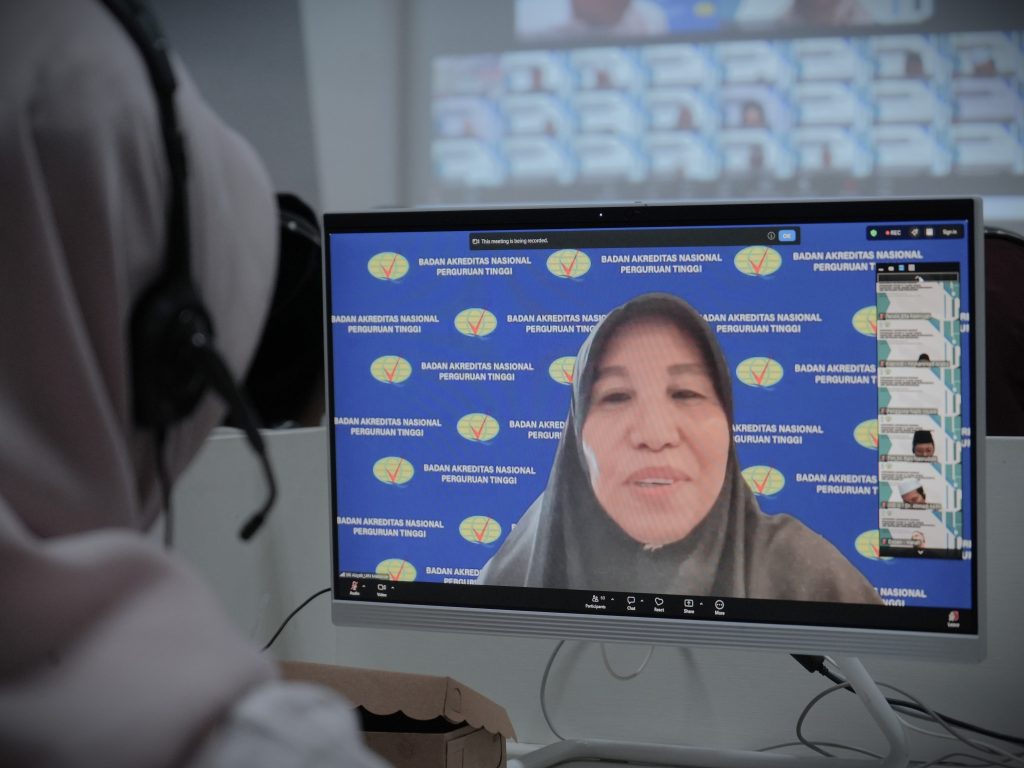Prof. Dr. Siti Aisyah, M.A., Ph.D. saat memberikan sambutan (Foto:Humas)