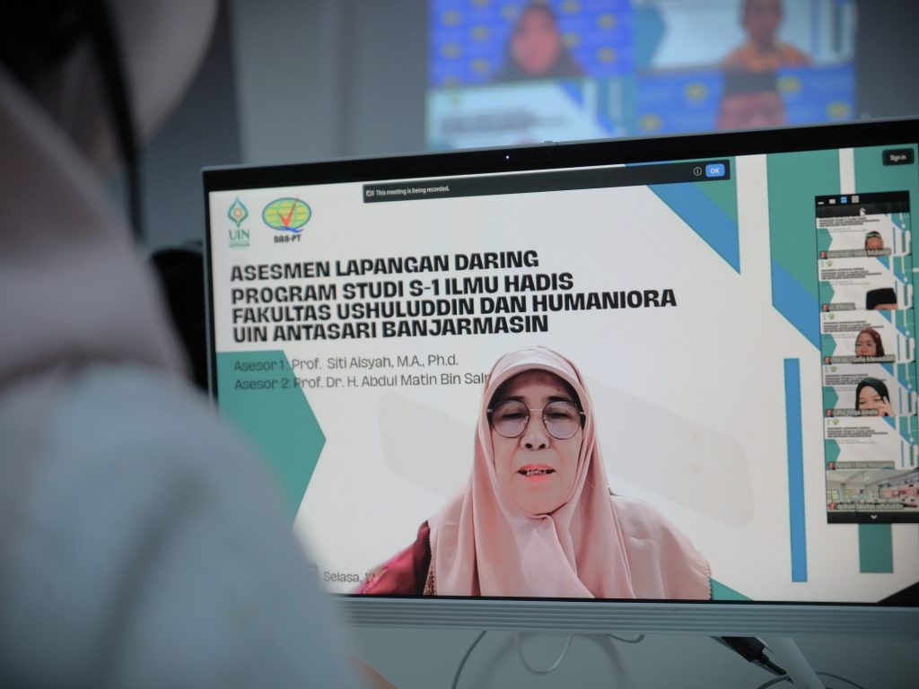 Rektor Prof. Dr. Hj. Nida Mufidah, M.Pd. saat memberikan sambutan (Foto:Humas)