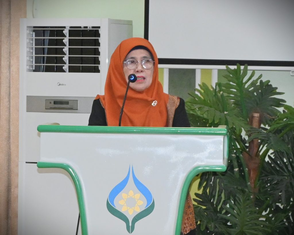 Rektor Prof. Dr. Hj. Nida Mufidah, M.Pd. saat membuka acara (Foto:Humas/Jamal Ripani)