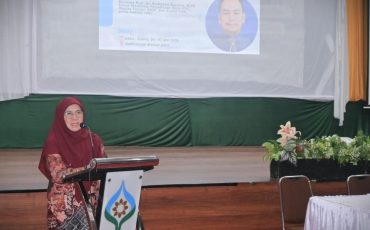 Rektor Prof. Dr. Hj. Nida Mufidah, M.Pd. saat membuka acara (Foto:Humas/Jamal Ripani)
